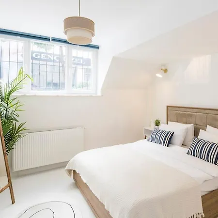 Charming 1br House Wpatio And Ac In Nianta Apartamento