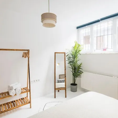 Charming 1br House Wpatio And Ac In Nianta * Estambul