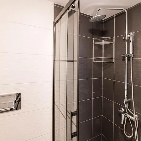 Apartment Charming 1br House Wpatio And Ac In Nianta Istanbul