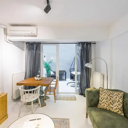 Charming 1br House Wpatio And Ac In Nianta