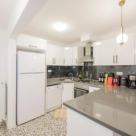 Charming 1br House Wpatio And Ac In Nianta