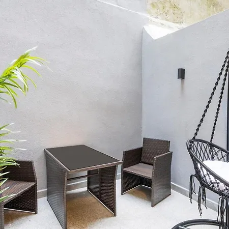 Charming 1br House Wpatio And Ac In Nianta Appartamento Provincia di Istanbul